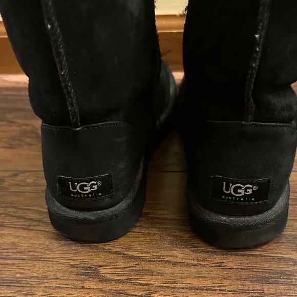UGG Black Women's Boots - Picture 2 of 5